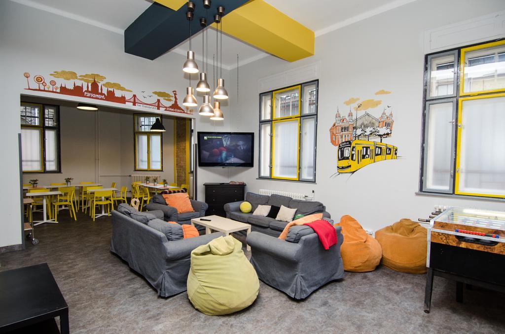 Goodmo House Hostel บูดาเปสต์ ภายนอก รูปภาพ